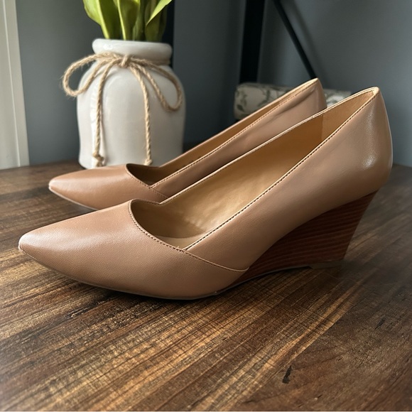 Franco Sarto | Shoes | Franco Sarto Frankie Wedge Pump Beige Size 75m |  Poshmark